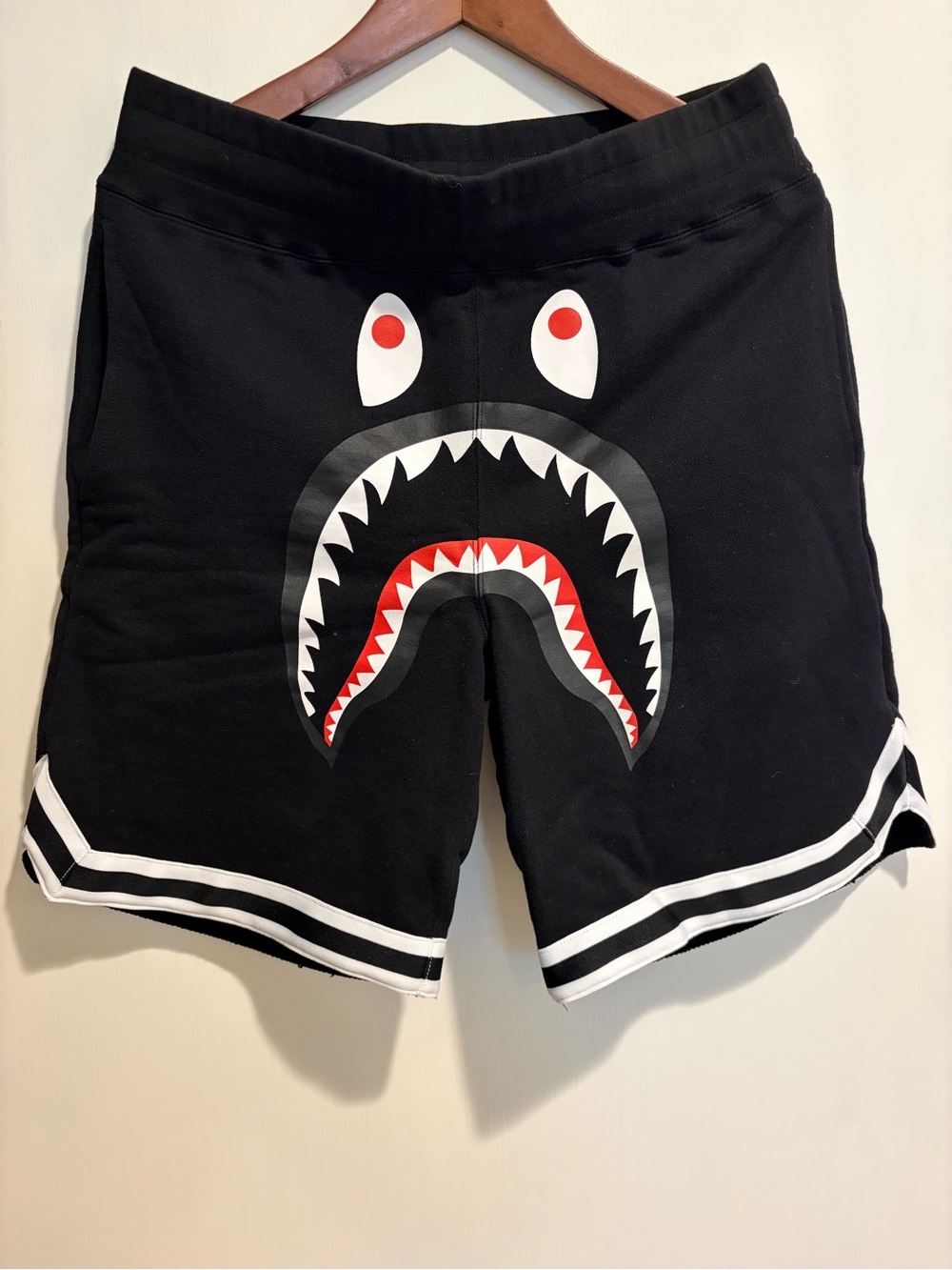 A Bathing Ape (BAPE) Men's Black Shorts
Like new size M